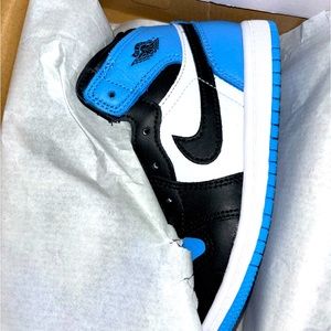 Brand new Size 10C BOYS JORDAN AIR JORDAN 1 RETRO HIGH OG 'UNIVERSITY BLUE